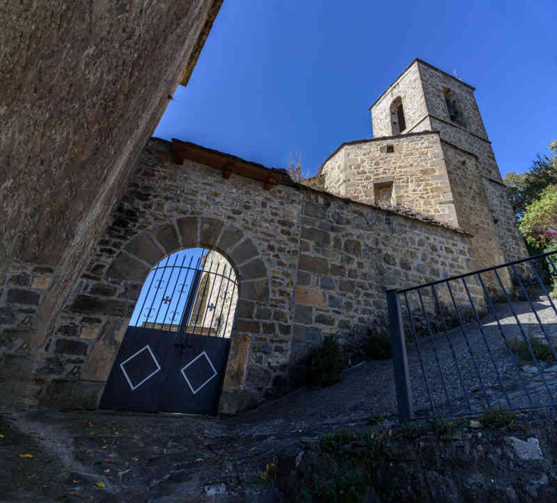 Huesca - Puértolas 06 - iglesia de San Vicente Mártir de Puértolas.jpg